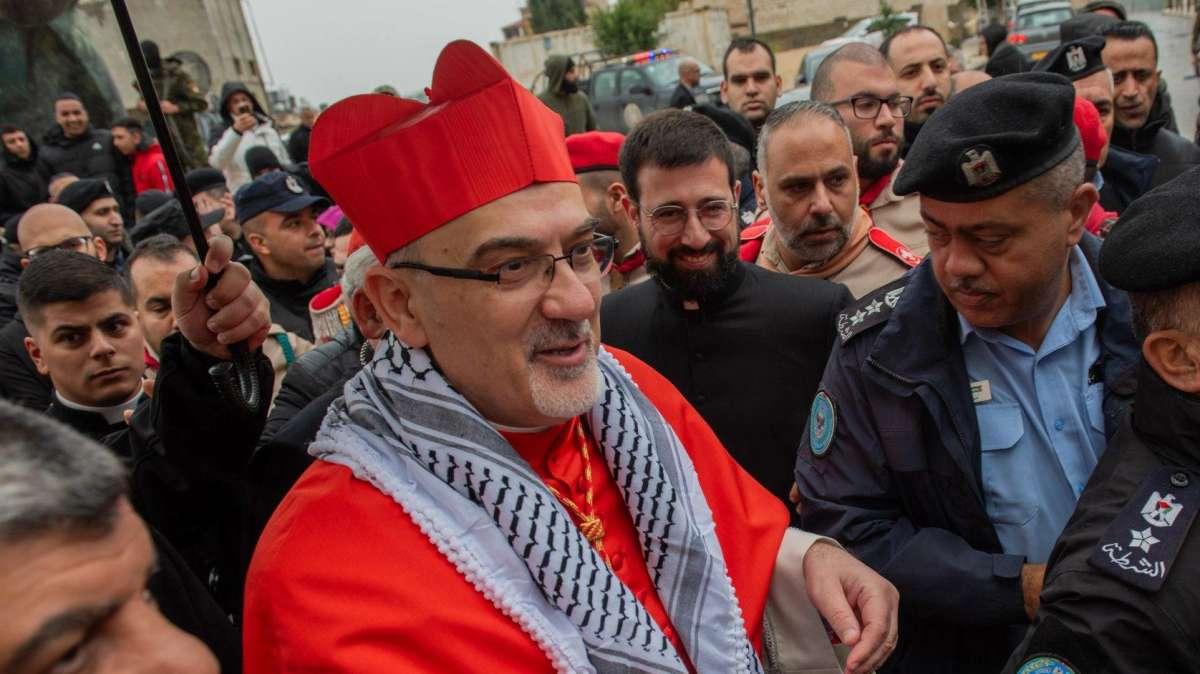Pizzaballa: "Se il mio lontano cugino diventerà Papa, gli regalerò la mia figurina introvabile"