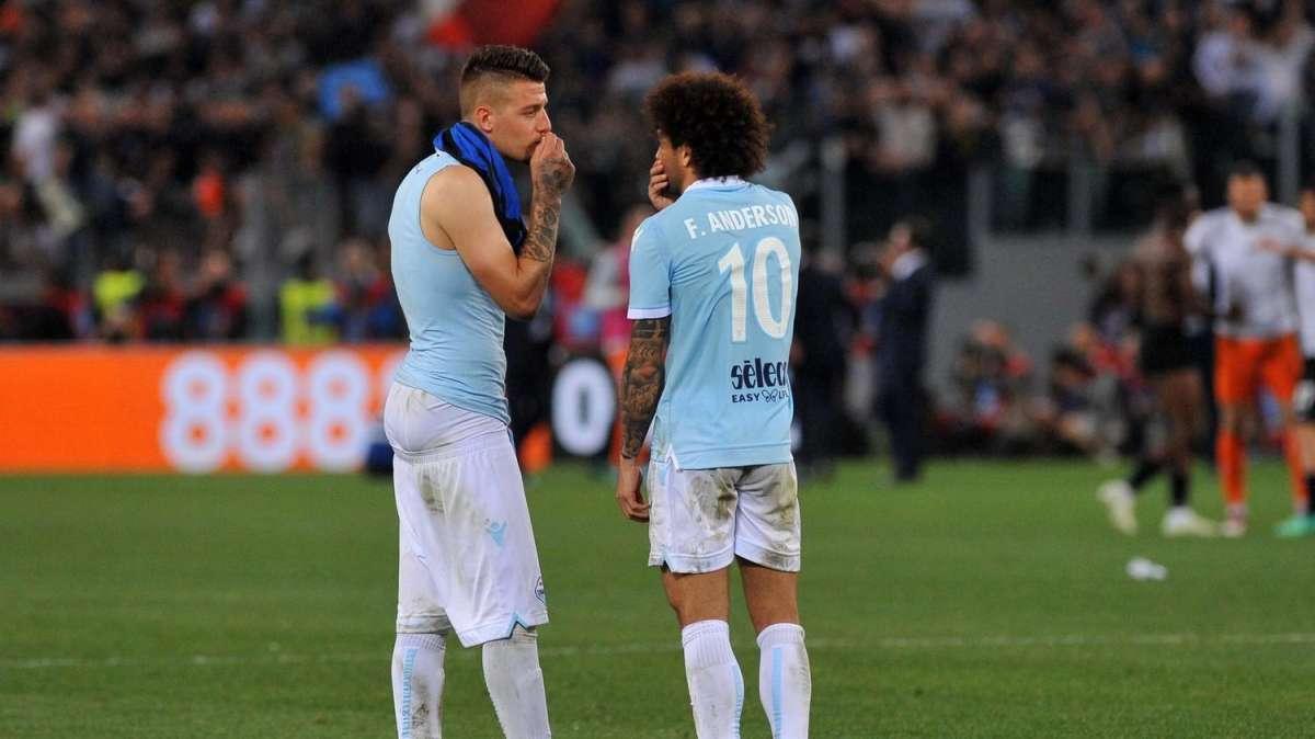 Lazio, inizia il ritiro di Felipe Anderson: l'abbraccio con i "vecchi" compagni - VIDEO