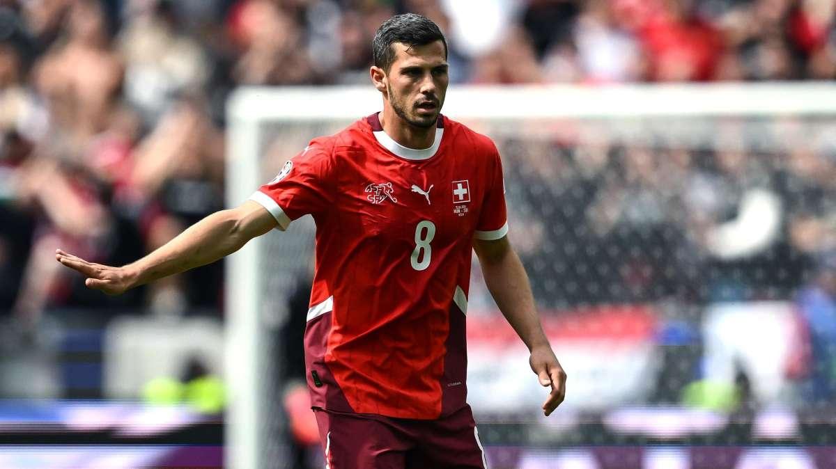 Svizzera, Freuler: "L'Italia non muore mai. Se sono favoriti? Ben venga!"