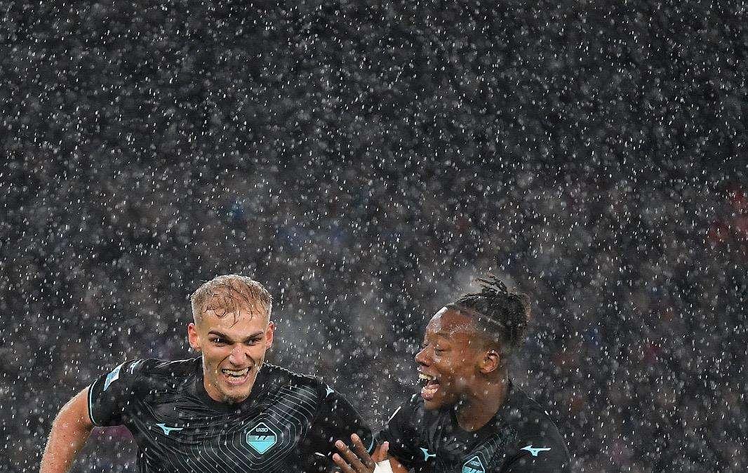 Lazio, la decidono Noslin e Isaksen: che vittoria sotto la pioggia - FOTO