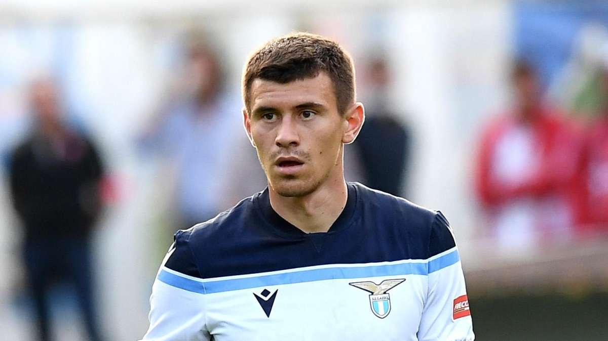 Calciomercato Lazio, Kamenovic può bloccare Kostic: cosa (non) deve fare la società