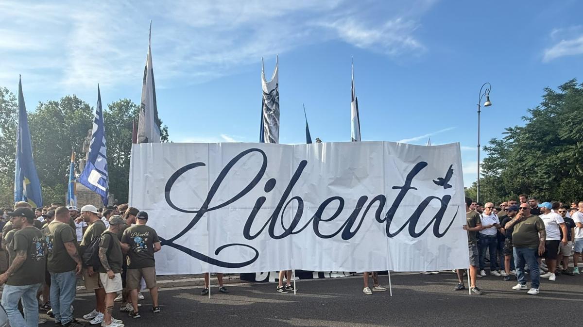 DIRETTA - Lazio, la manifestazione ha inizio: il corteo parte da Ponte Milvio - FT&VD