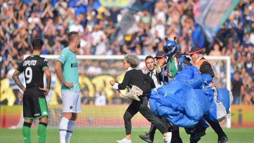 Sassuolo - Inter, incredibile al Mapei: invasione col paracadute