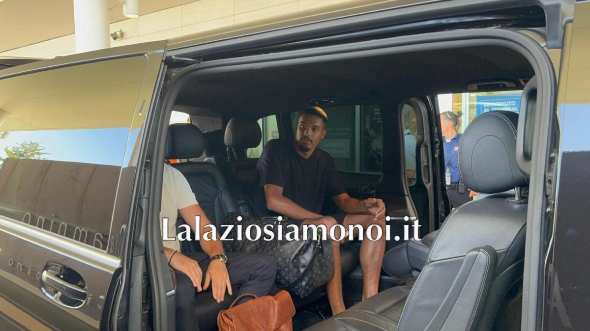 Lazio, Doekhi è sbarcato nella Capitale: le immagini da Ciampino - FOTO&VIDEO