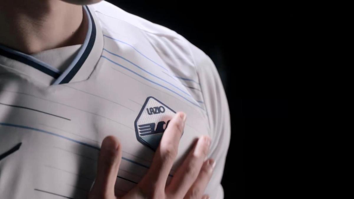 La Lazio presenta la maglia Away 26/27: “Eredità ed eleganza” - VIDEO
