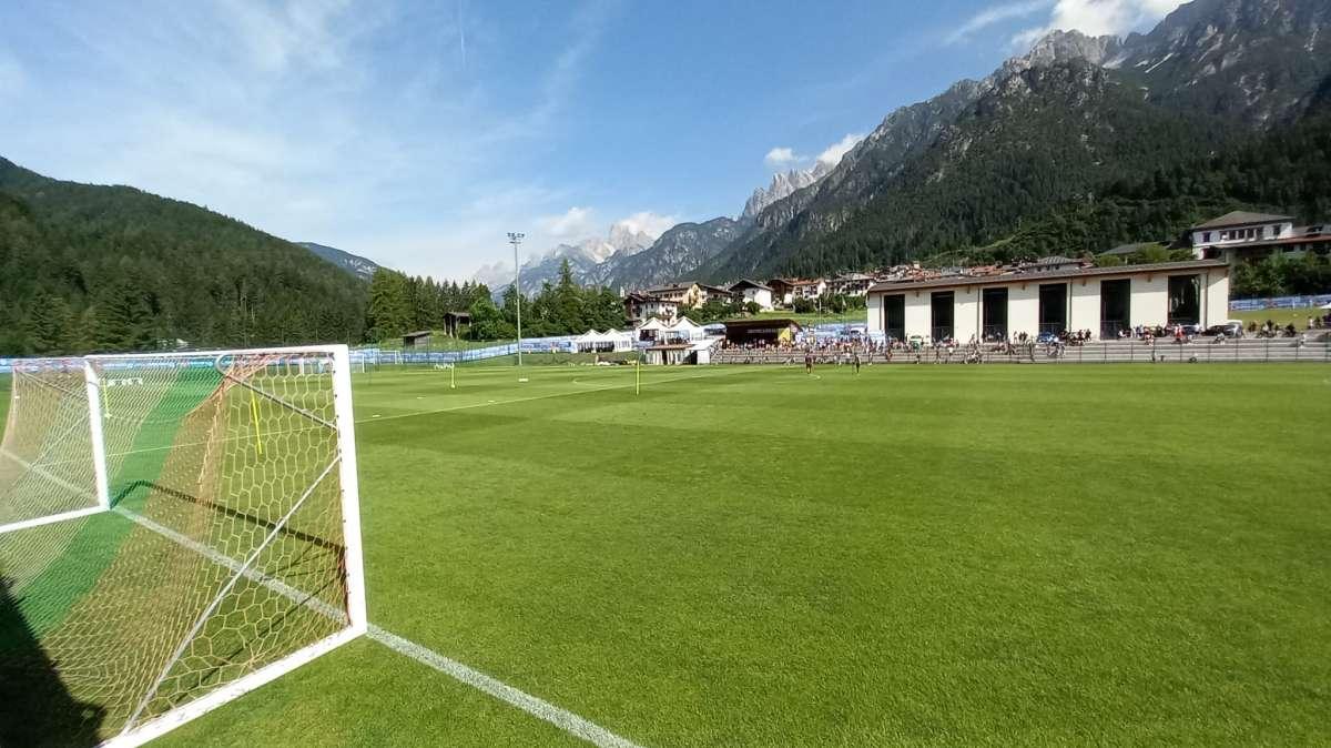 AURONZO GIORNO 13 - Lazio, l'allenamento: si aggiunge un assente, Luis Alberto coi tifosi