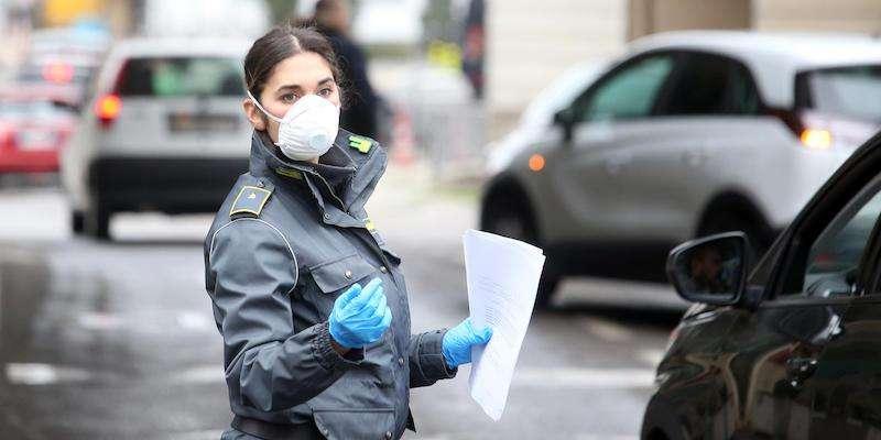 Coronavirus, circolare del Viminale: sì alla passeggiata genitore - figlio