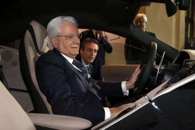 Ferrari Roma, presentazione al Quirinale: Mattarella al volante
