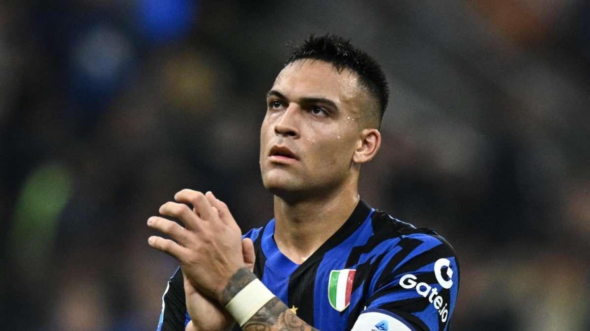 Lautaro vince il Golden Foot, succede a Lewandowski: "Spazio in bacheca per altri trofei"