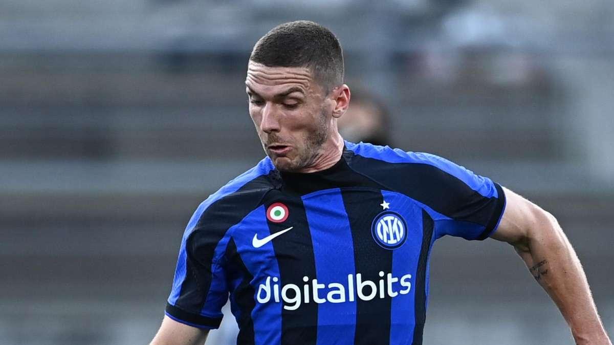 Gosens è indietro, l'Inter lo aspetta: ma ha un mese per dare risposte