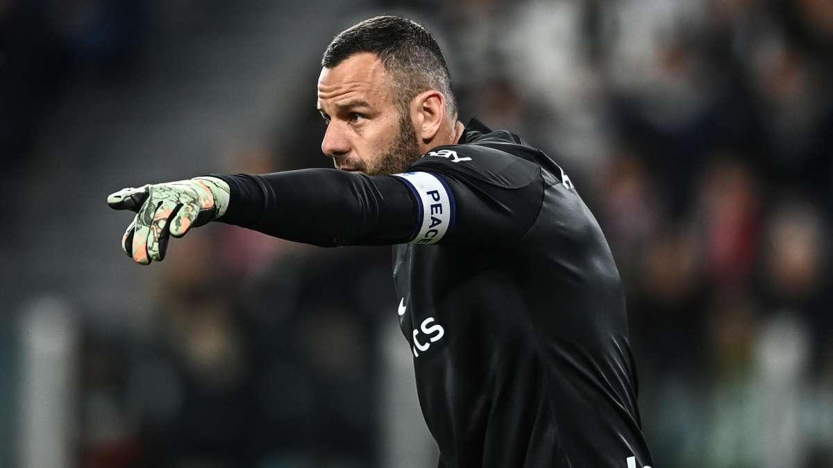 Handanovic: "Grazie per avermi sopportato per anni. Ma tanto resto con voi..."