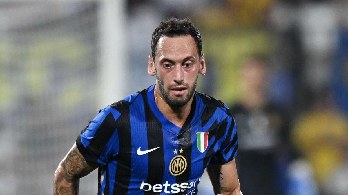Calhanoglu: "Mai pensato di andare via dall'Inter. Sarò contento se vinceremo tutto"