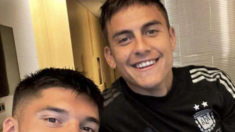 FOTO - Relax in Nazionale per Correa e Dybala. Il selfie dei due compagni di mate