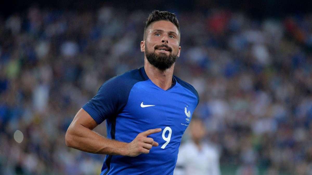 È iniziata la caccia alla terza punta: Dzeko e Giroud i primi della lista