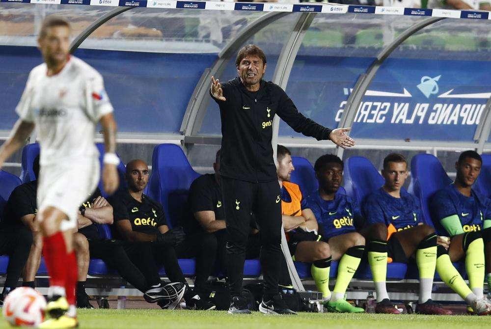 Conte si allea con Mourinho: "Vogliamo dare fastidio alle big di Italia e Premier" 