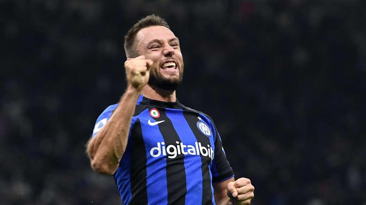 Accordo raggiunto per la permanenza de Vrij: il centrale olandese rinnova fino al 2025