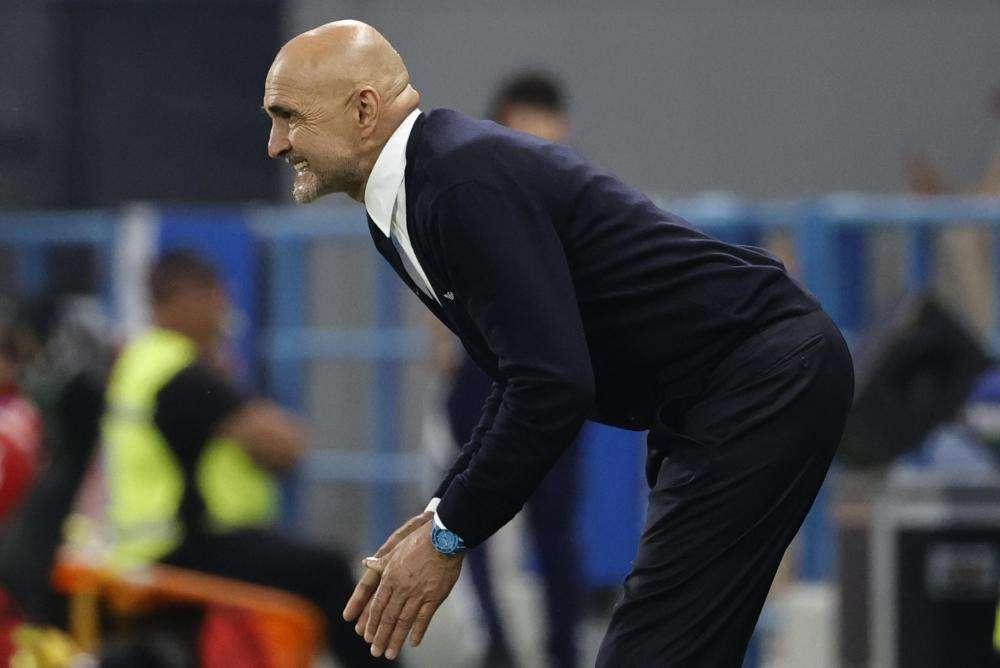 Juventus: Luciano Spalletti, foto con i tifosi dopo i test medici
