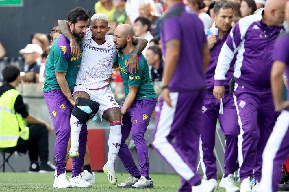 Brutta tegola per la Fiorentina: grave infortunio al ginocchio destro per il brasiliano Dodo
