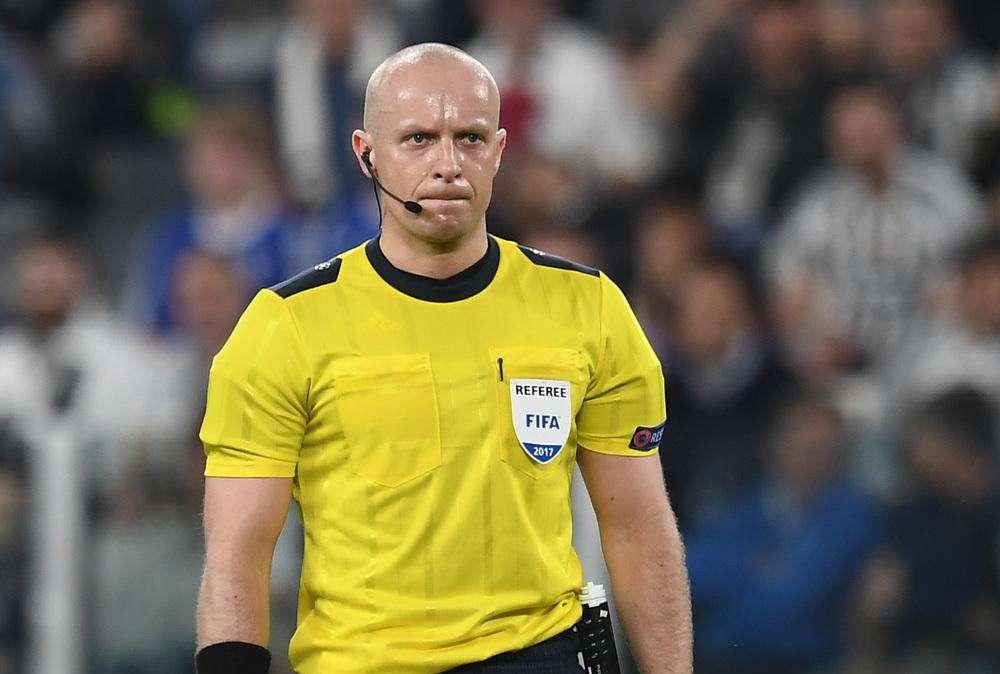 Barcellona-Inter, le designazioni arbitrali: fischia il polacco Marciniak