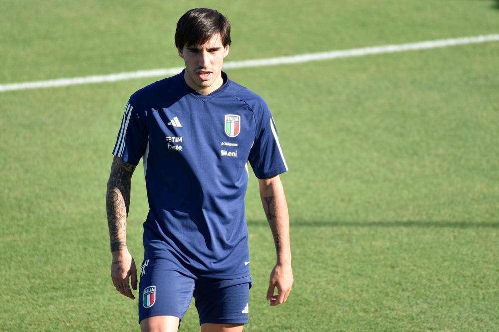Problema muscolare per Tonali: salta Italia-Ucraina, è a rischio per il Milan