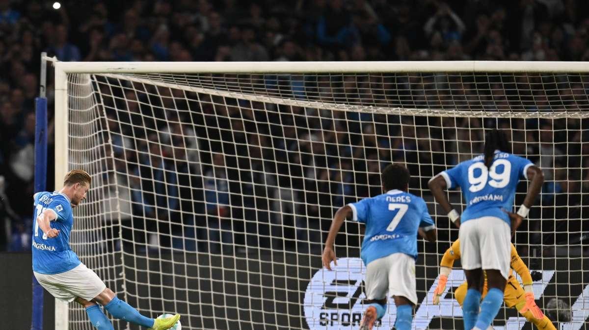 "Cima al veleno. Napoli 3-1 e primato, è furia Inter", la prima pagina de La Gazzetta dello Sport