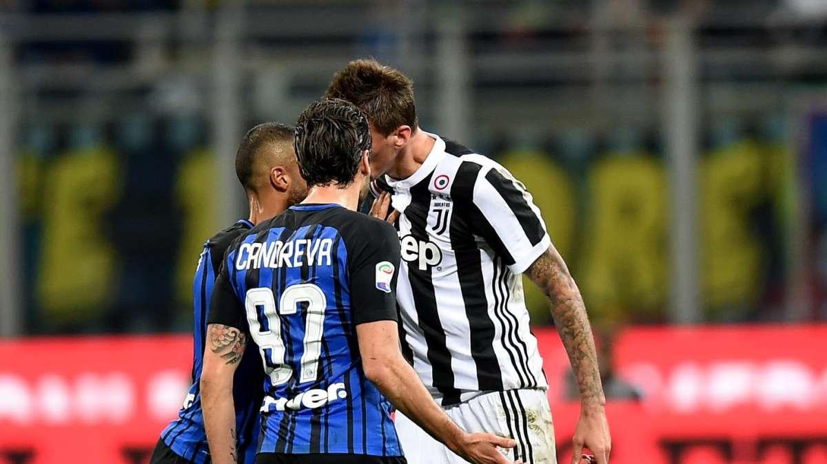 Dal contatto Iuliano-Ronaldo al mancato rosso di Pjanic: Inter-Juve, un match al veleno