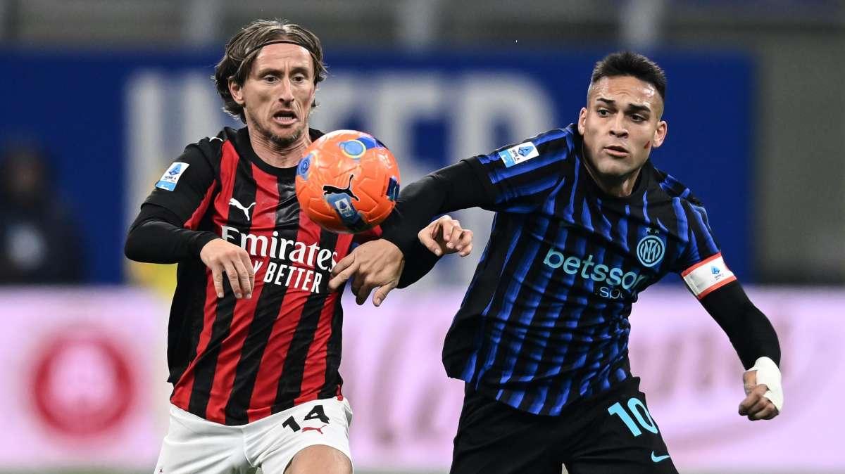 In campo c'è solo l'Inter, ma non basta: pali e traverse, col Milan è 0-0 al 45'