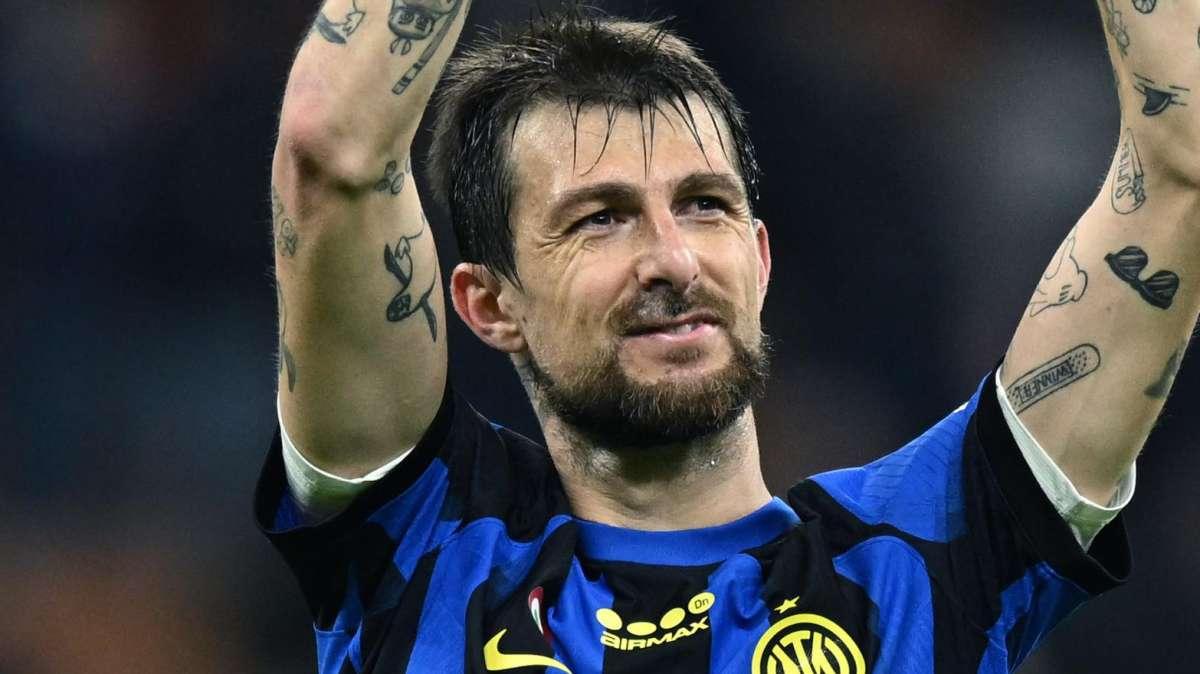 L'Inter sblocca il derby al 18'! Dormita difensiva, Acerbi incorna
