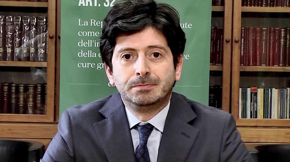 Il ministro Speranza: "Green pass esteso agli eventi sportivi dal 6 agosto"