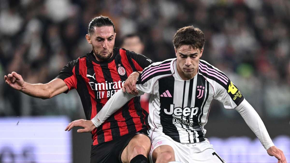"Chi sbaglia e chi scappa. Il Milan butta via tre punti, la Juve ringrazia", la prima pagina de La Gazzetta dello Sport