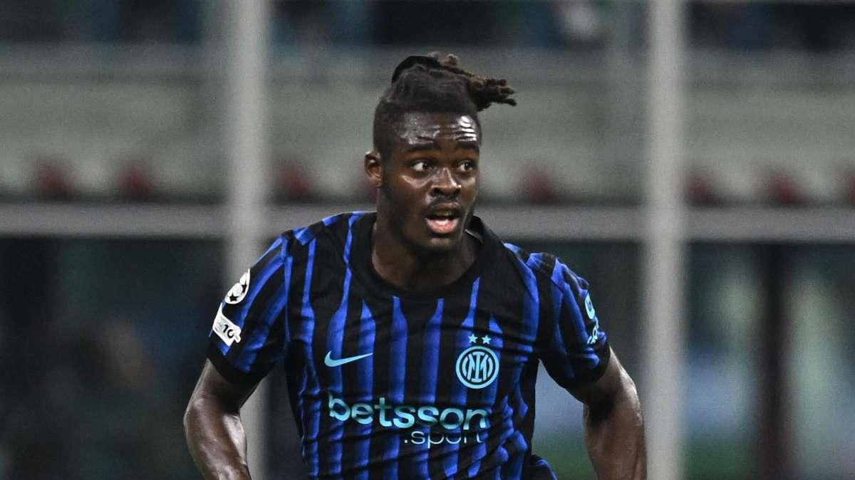 Bisseck ha una carta da giocarsi all'Inter. La Gazzetta: "Chivu può utilizzarlo da centrale"
