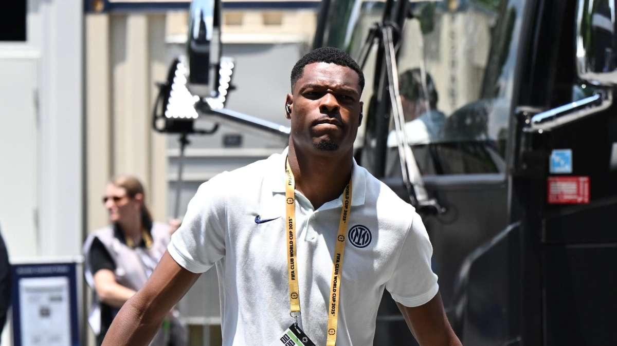 Inter, in cinque da piazzare. E due casi spinosi da risolvere per Ausilio-Marotta