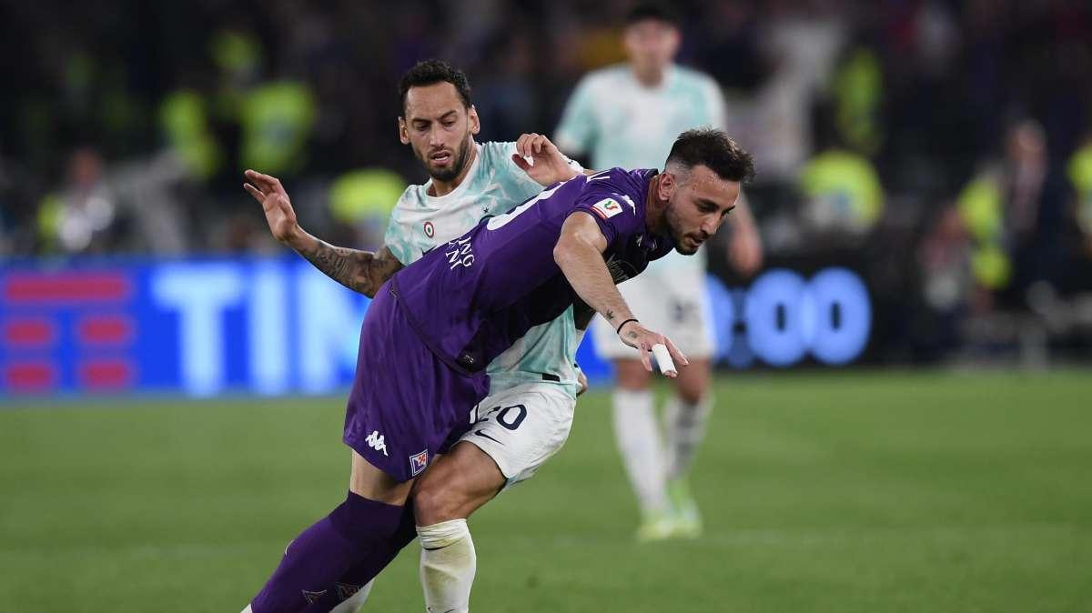 Le pagelle  di Calhanoglu: lascia i fronzoli in spogliatoio, offre ordine e fa da diga