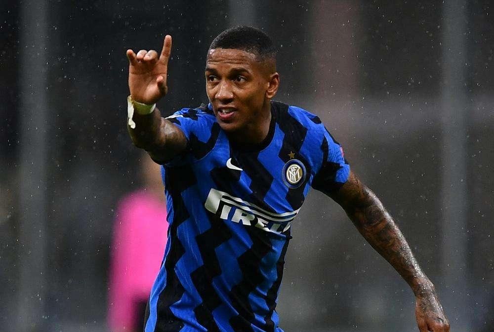Ashley Young riparte dall'Everton: atteso nelle prossime ore l'annuncio dei Toffees