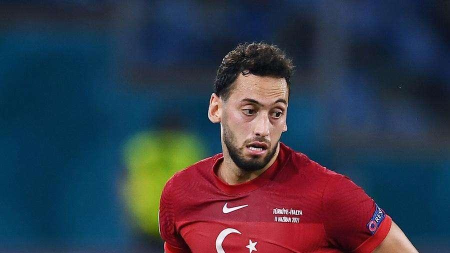 Inter, tentativo per Calhanoglu in scadenza dal Milan