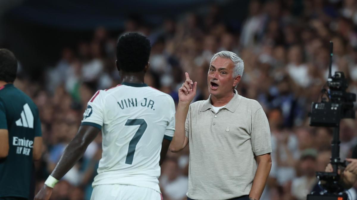 Mourinho: "Vinicius jr? Per me di intoccabile c'é solo lo stemma"