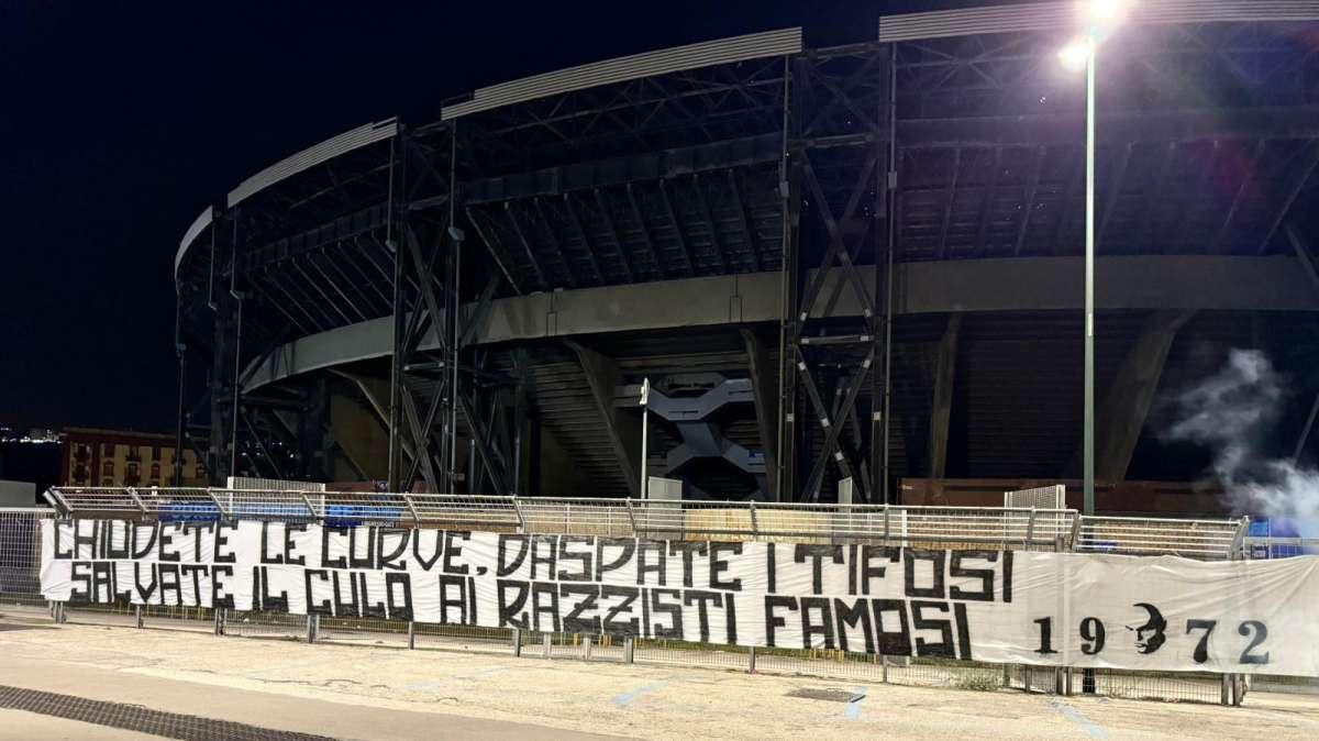 Acerbi-Juan Jesus, striscione della curva del Napoli: "Salvate il c**o ai razzisti famosi"