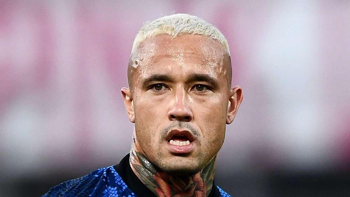 Nainggolan pizzicato a fumare. Il presidente dello Standard Liegi: "Spreco di talento"