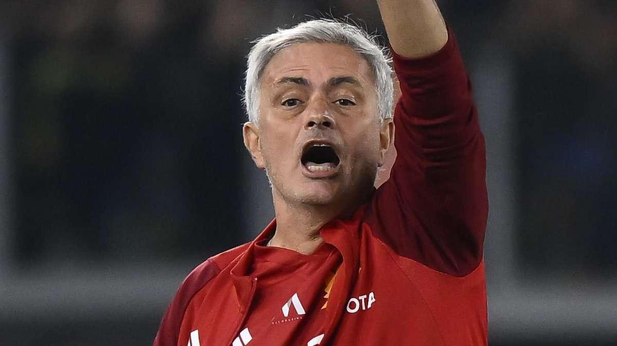 Mourinho e la battuta ai dirigenti dell'Inter a fine 1° tempo: "Regalatemi un paio di fischietti"