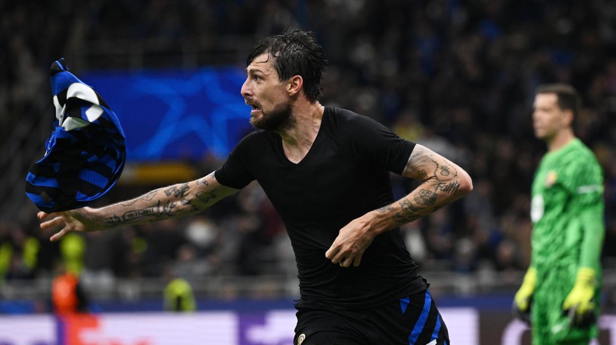 Inter, si riparte dai senatori: esercitata l'opzione di rinnovo per De Vrij e Acerbi