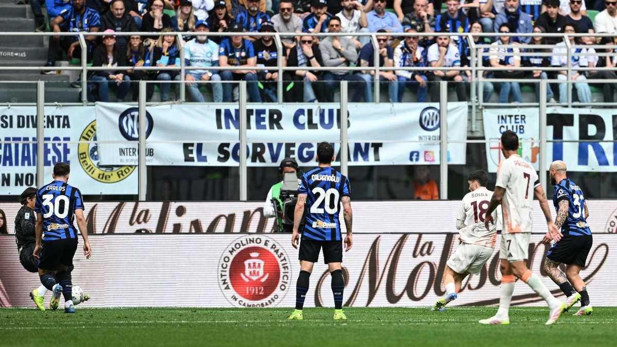 Inter al tappeto: la Roma vince 0-1, a Napoli soffia aria di scudetto