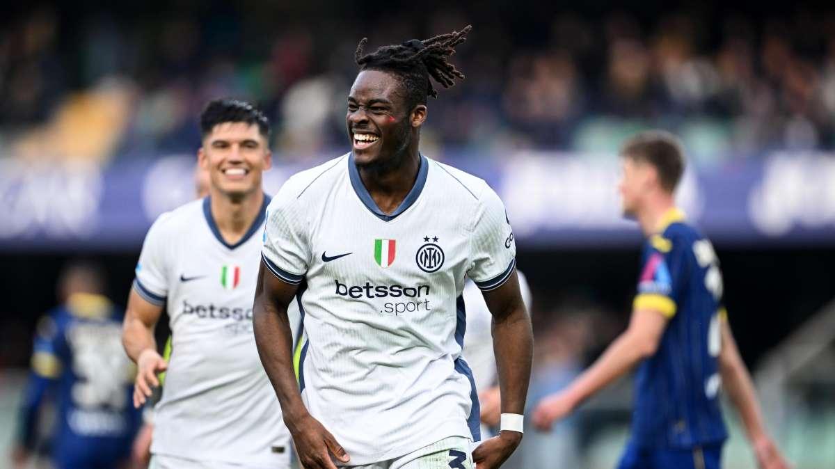 Premier League a caccia di Bisseck: Tottenham e Spurs insistono, la risposta dell'Inter