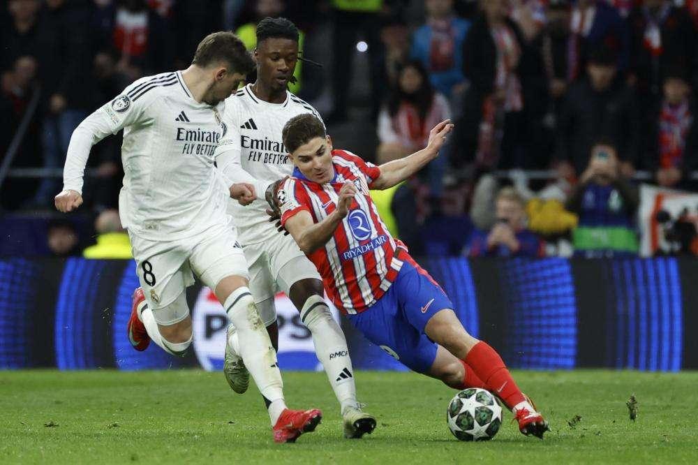 Uefa: "Il gol di Alvarez è da annullare ma cambiamo la regola"
