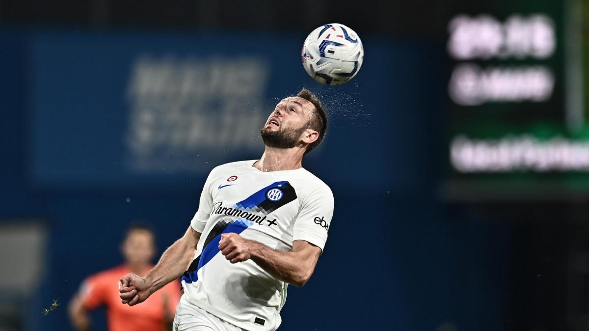 L'Inter alla ricerca di 2 difensori come post Acerbi-de Vrij...