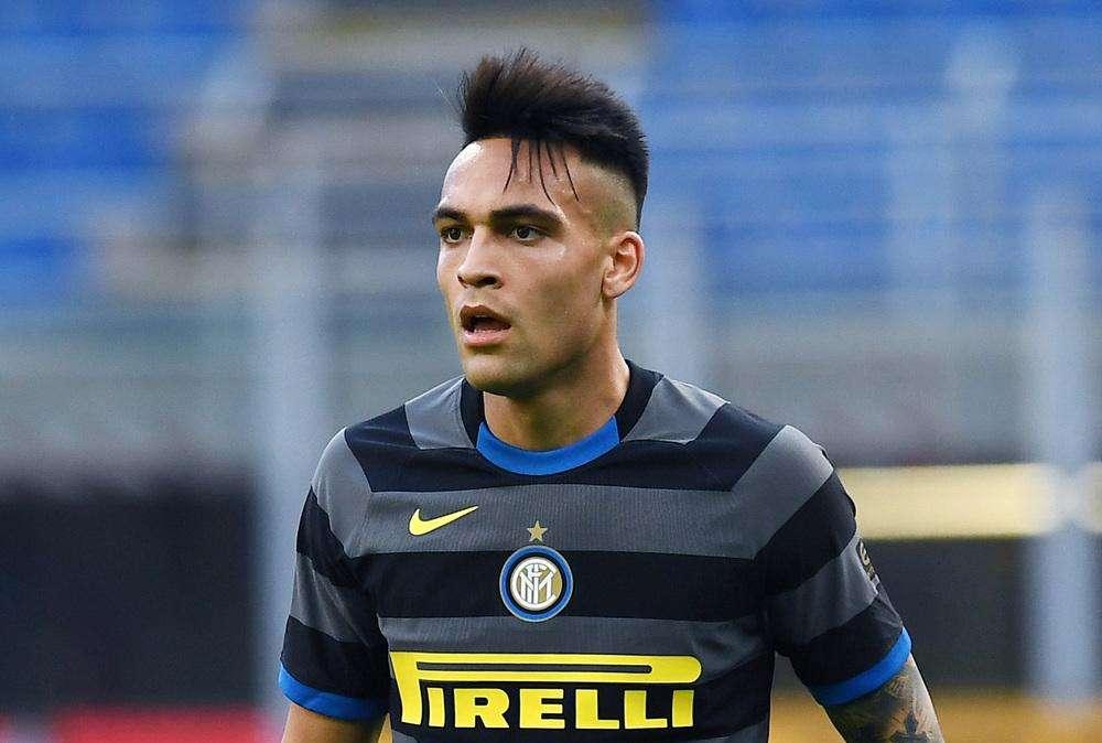 Il rinnovo di Lautaro rischia di trasformarsi in una telenovela: l’Inter si cautela