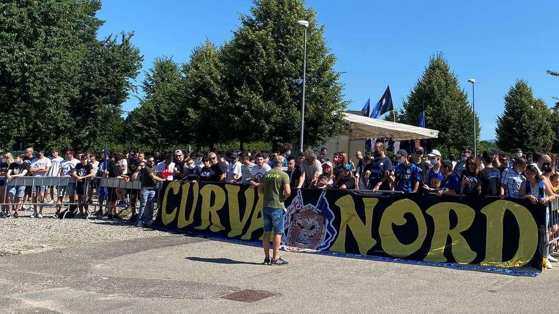 L'INTERISTA - La squadra incontra i tifosi ad Appiano: cori per Inzaghi ed Eriksen