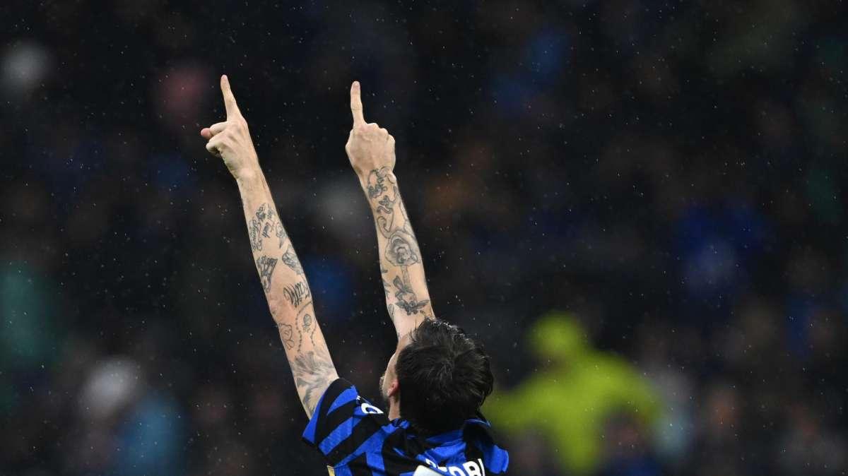 Acerbi, altro partitone in Inter-Bayern. All'uscita dallo stadio i tifosi gli gridano: "Ti devono clonare"