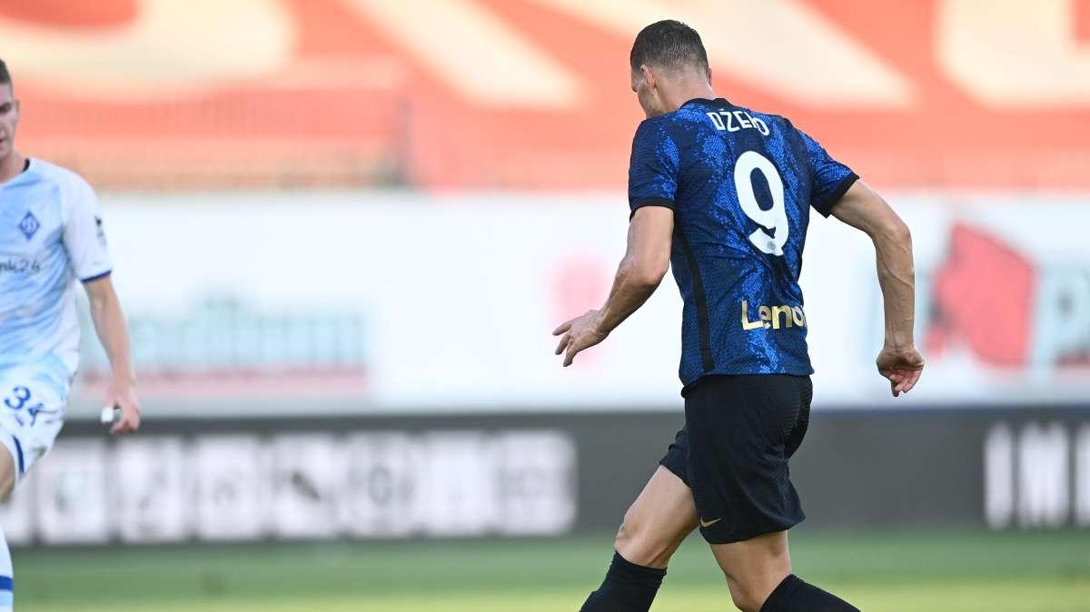FOTO - Dzeko subito in campo con l'Inter: le prime immagini in maglia nerazzurra