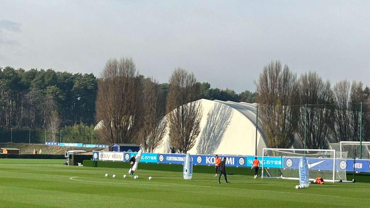 Inter, rifinitura in corso ad Appiano Gentile: assenti Pavard, Dumfries e De Vrij