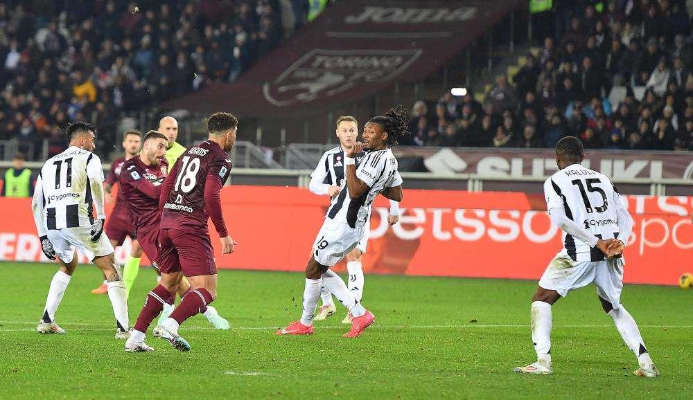 Derby Torino: parapiglia tra panchine, espulsi Vanoli e Motta